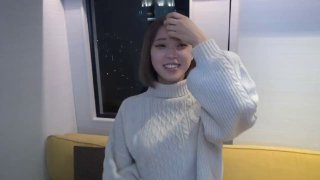 氢化钠我女朋友皮肤非常白，亲拍自己和女朋友做爱后入